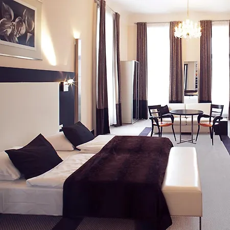 Old Town Square Residence By Emblem-2